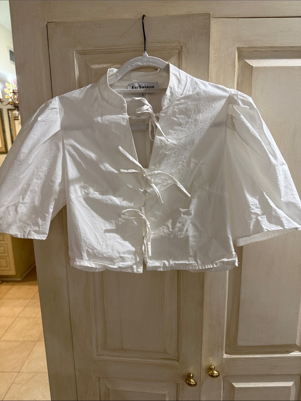 En Saison White Tie-Front Puff Sleeve Crop Top